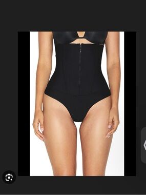 Skims Body Core Sculpt Waist Cincher Thong in Clay sz Small